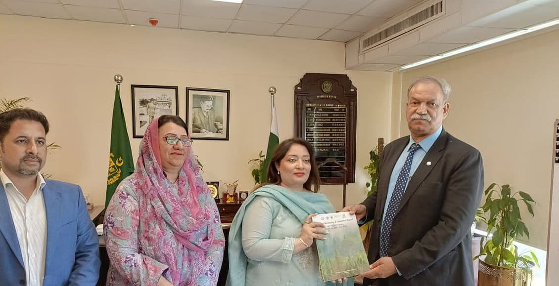 IUCN country representative Mahmood Akhtar Cheema presenting an annual monitoring and evaluation report on UGPP & forestry to the PM's Coordinator on climate change Romina Khurshid Alam in Islamabad on May 17th, 2024.