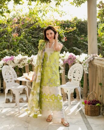 Hania Amir Looks Amazing 750x938 1