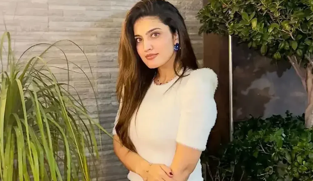 Iqra Kanwal summoned in gambling apps case, seeks time due to pregnancy