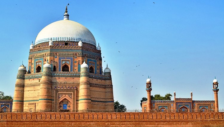 Authorities weigh riverbank breach as Multan braces for catastrophic floods